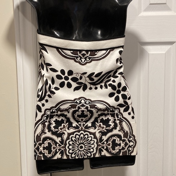 NWOT - White House Black Market Floral Print Sleeveless Halter Top - Size M - Picture 14 of 16